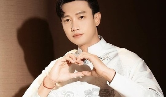 'Soái ca màn ảnh' và cách lì xì độc đáo vào sáng mùng 1