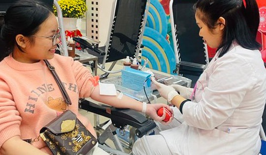 Những người chọn hiến máu sáng mùng 1 Tết Ất Tỵ để 'trao đời sự sống'