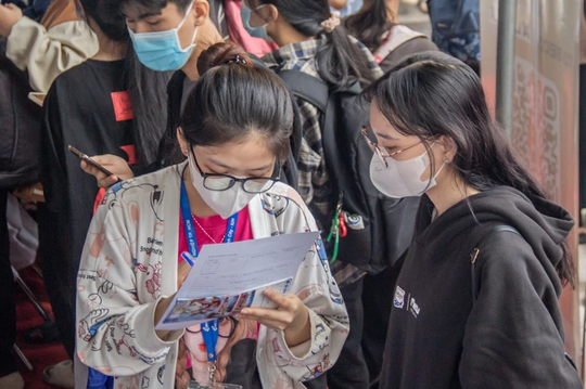 Dưới 18 tuổi có phải nộp thuế thu nhập cá nhân không?