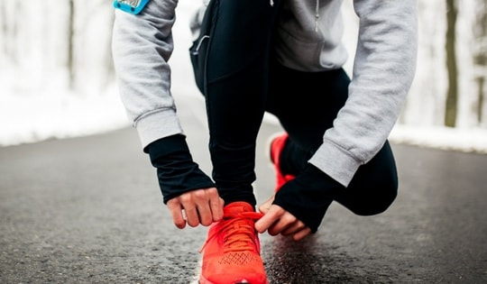 Thể dục khi trời lạnh nhất định phải tránh 5 sai lầm này để không bị đau xương khớp