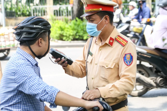 Mức phạt lỗi không chấp hành thổi nồng độ cồn mới nhất năm 2025