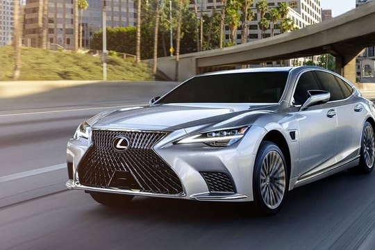 Chỉ bán được 3 chiếc trong năm 2024, mẫu Lexus nổi tiếng bị khai tử