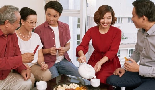 Một số điều nên chú ý với người 'xông đất' nơi làm việc đầu năm mới