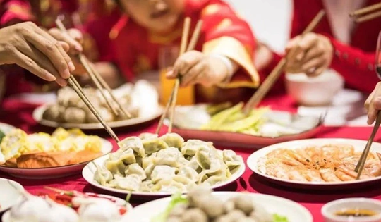 5 thói quen ăn uống là “sát thủ đường tiêu hóa”, cứ Tết lại càng phổ biến