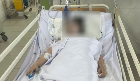 Cô giáo bất ngờ ngất xỉu khi đi ăn sáng, nguyên nhân khiến ai cũng lo lắng