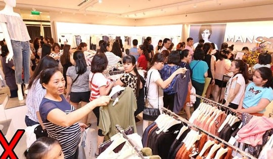 Đầu năm có nên mua quần áo không và những điều cấm kỵ là gì?