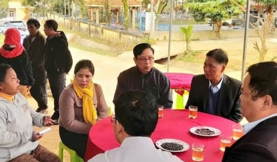 Đang chơi đùa, cháu bé bị điện giật tử vong thương tâm