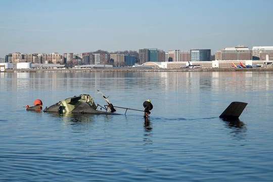 Hộp đen hé lộ bí ẩn vụ rơi máy bay khiến 67 người tử vong: Manh mối quan trọng được tìm thấy