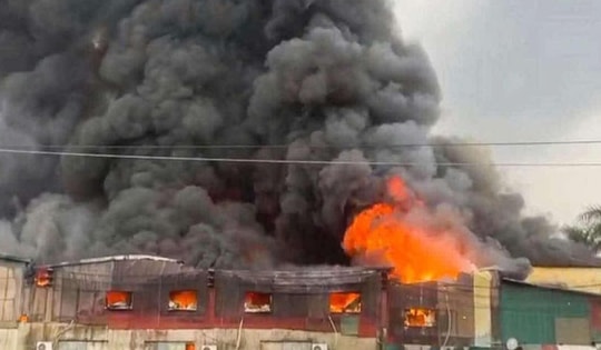 Cháy lớn tại công ty giấy ở Bắc Ninh