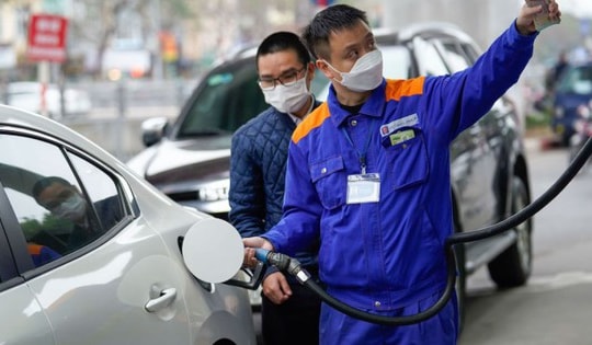 Trước ngày vía Thần tài, giá xăng dầu tăng giảm đan xen, mức giảm thấp nhất chỉ 25 đồng/lít