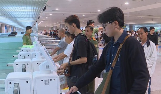 Điểm mới về xuất nhập cảnh đối với công dân Việt Nam tại cửa khẩu 2025, nhiều quy định thay đổi người dân nên biết