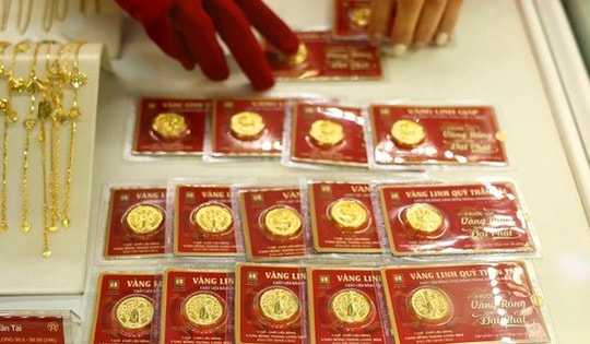 Giá vàng hôm nay 7/2: Vàng SJC và nhẫn vọt lên 90 triệu đồng ngày Vía Thần Tài