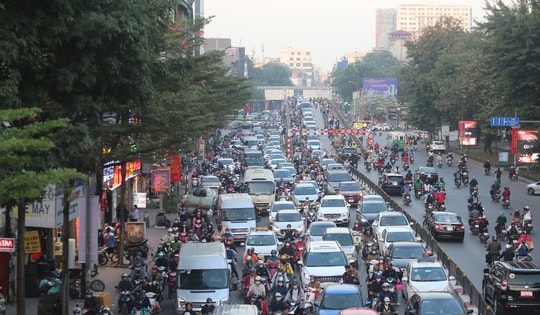 Chuyên gia giao thông: Hà Nội tăng mức xử phạt vi phạm cần có lộ trình, kèm theo cải thiện hệ thống giao thông công cộng