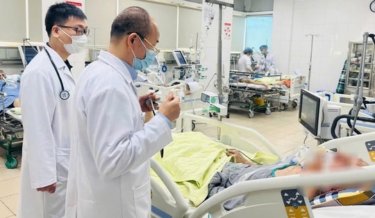 Cụ ông ở Hà Nội nguy kịch vì mắc cúm, bác sĩ chỉ rõ cách phòng ngừa cho người có nguy cơ cao mắc bệnh