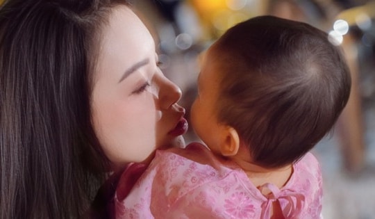 Ái nữ nhà tỷ phú "Vua hàng hiệu" lộ diện, khoảnh khắc cực yêu bên Linh Rin khiến dân tình ồ ạt thả tim