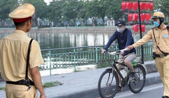 Vi phạm những lỗi này, người đi xe đạp, xe đạp máy có thể bị phạt đến tiền triệu
