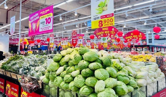 Sau Tết Nguyên đán, siêu thị 'tung' hàng loạt khuyến mại, thực phẩm xanh giảm giá sâu, có loại chỉ 7.000 đồng/kg