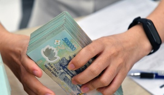 Nhân viên ngân hàng kiếm 50 triệu/tháng; chi trả bảo hiểm xe máy chỉ 4% số thu