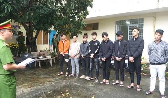 Mâu thuẫn vì tiếng nẹt pô, hai nhóm thanh niên lao vào hỗn chiến