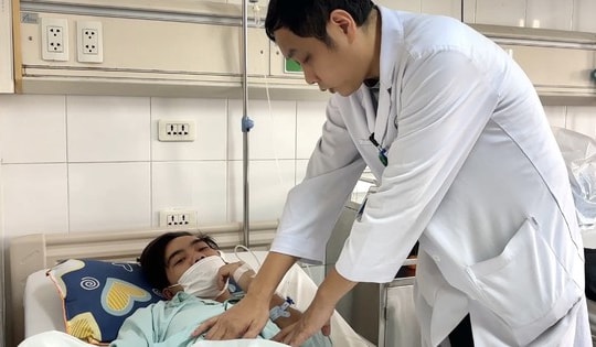 Nam thanh niên 18 tuổi vỡ đại tràng, trực tràng do bị bạn dùng vòi hơi xịt vào hậu môn