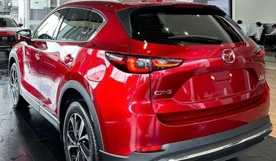 Giá lăn bánh Mazda CX-5 mới nhất hấp dẫn không ngờ, Honda CR-V chịu áp lực lớn về doanh số