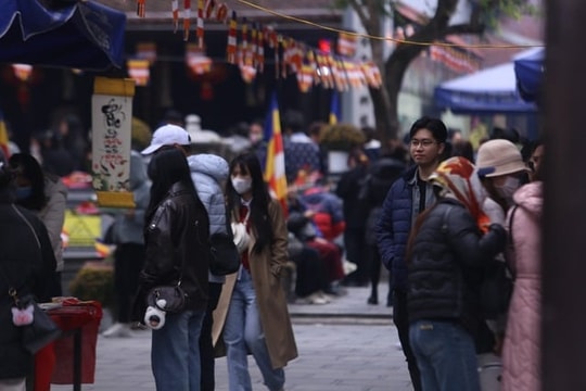 Giới trẻ nô nức đến chùa Hà, Hà Nội cầu duyên trước ngày 14/2