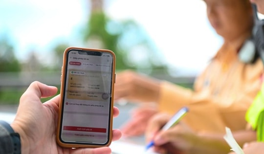 Cảnh báo thủ đoạn mạo danh Công an hướng dẫn tích hợp điểm giấy phép lái xe