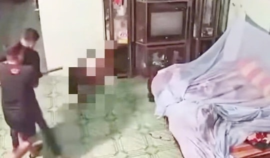 Truy tìm nhóm người dùng hung khí chém gục nam thanh niên đang ngủ trong nhà
