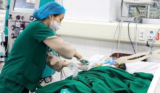 Uống rượu liên tục trong dịp Tết, người đàn ông ở Hà Nội rơi vào hôn mê