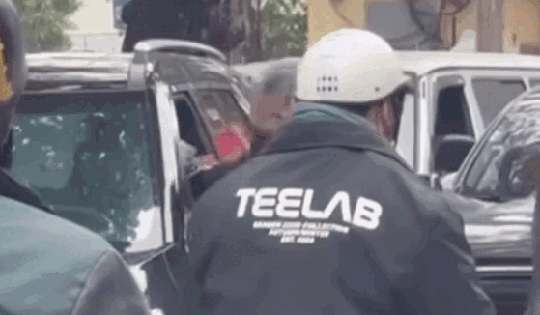 Hà Nội: Lại thêm vụ người đàn ông dùng nắm đấm 'nói chuyện' vì mâu thuẫn khi tham gia giao thông