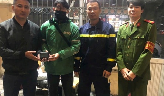 Nhặt được ví tiền trong đêm, tài xế xe ôm công nghệ tìm người đánh rơi trả lại