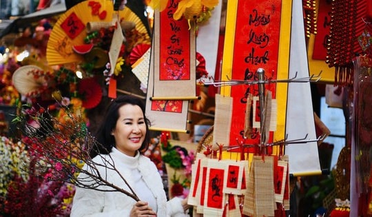 Nhạc sĩ Giáng Son vẫn sống một mình sau 10 năm chia tay chồng Tây