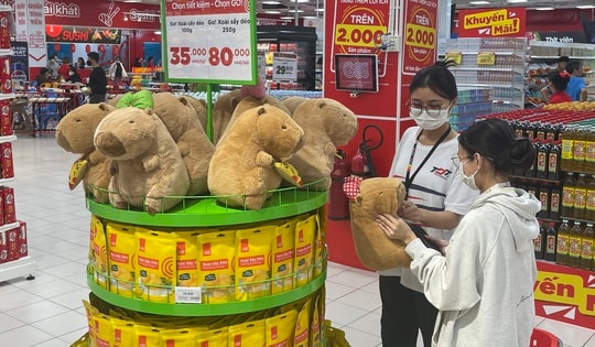 Các siêu thị đua nhau giảm gần nửa giá nhiều loại hàng hóa cho ngày lễ tình nhân 2025