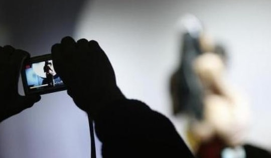 Cần làm gì khi bị đe dọa, tống tiền bằng ‘cảnh nóng’