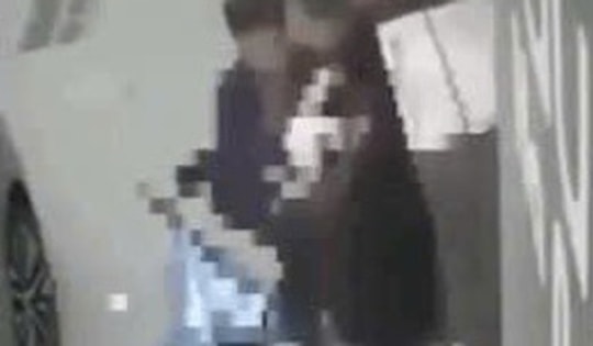 Từ vụ tài xế Lexus đánh shipper: Người bị cụt tay có được phép lái xe máy?