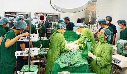 Nghẹt thở cứu sản phụ ngừng tuần hoàn hơn 30 phút ngay trong phòng mổ