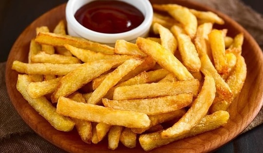 5 món ăn vặt buổi tối ngon miệng nhưng khiến da lão hóa sớm, chị em lưu ý