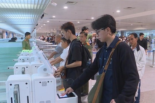 Điểm mới về xuất nhập cảnh đối với công dân Việt Nam tại cửa khẩu 2025, nhiều quy định thay đổi người dân nên biết
