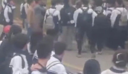 Yên Bái: Nam sinh bị bố bạn học đánh trước cổng trường