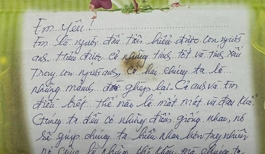 Vợ kém 12 tuổi tiết lộ lá thư viết tay ngọt ngào của NSND Tự Long