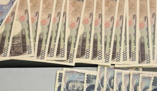 Tìm chủ nhân túi chứa hàng trăm ngàn ngoại tệ bỏ quên tại sân bay Nội Bài