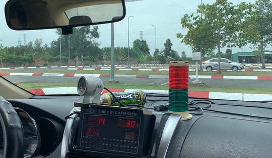 Từ 2025, giấy phép lái xe ô tô chỉ còn hạng B, tài xế bằng B1, B2 có phải thay đổi bằng?