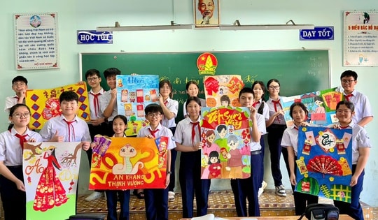 Choáng ngợp với những tác phẩm nghệ thuật đẹp xuất sắc được làm từ phong bao lì xì đã vứt bỏ