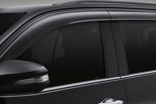 Ưu, nhược điểm khi lắp vè che mưa ô tô