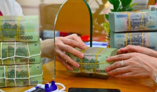 Lãi suất Vietcombank, BIDV mới nhất: Có 200 triệu đồng gửi BIDV nhận lãi bao nhiêu?