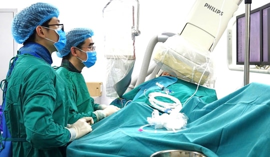 Cứu sống nữ du khách 56 tuổi người Ấn Độ bị nhồi máu cơ tim cấp nguy kịch