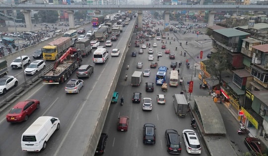 Ô tô đi vào làn khẩn cấp có thể bị phạt đến 22 triệu đồng