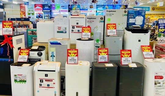 Thiết bị hút ẩm giá cao hơn bình thường vẫn 'cháy hàng’ ngày mưa nồm