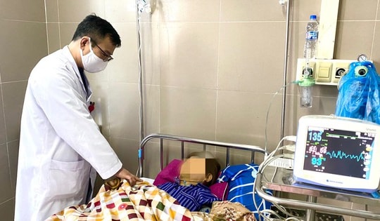 Người đàn ông nhập viện gấp do sai lầm tai hại khi chữa táo bón