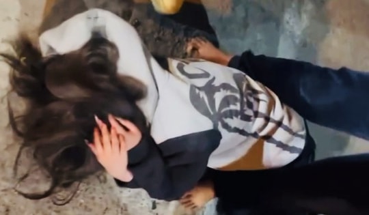 Xác minh clip thiếu nữ bị nhóm 40 người đánh hội đồng giữa đường, bắt quỳ gối xin lỗi